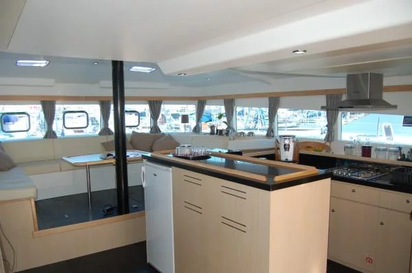 Catlante 600 (Bacchus) Kitchen / Salon 1 - 4
