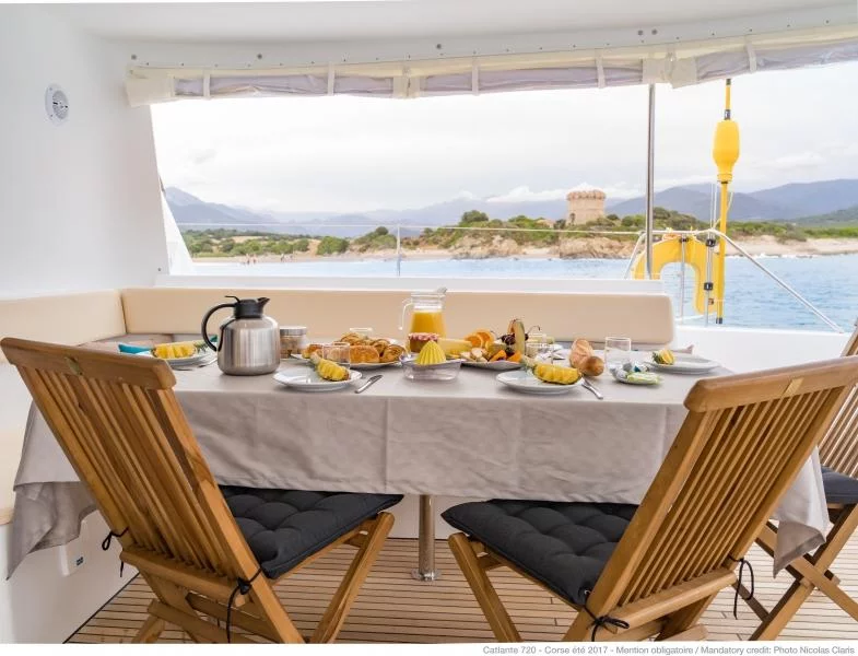 Catalante 720 (Eye Candy) Breakfast outside - 12
