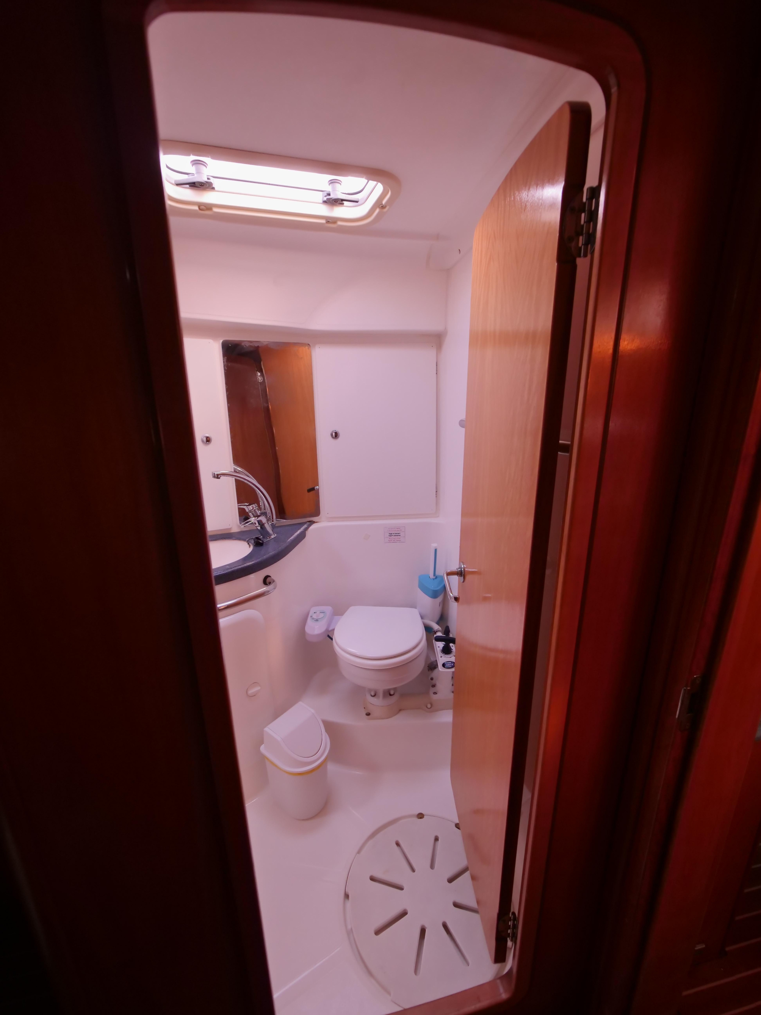 Photo #5 - Bavaria 42 (Andiamo) in Fethiye - 16960