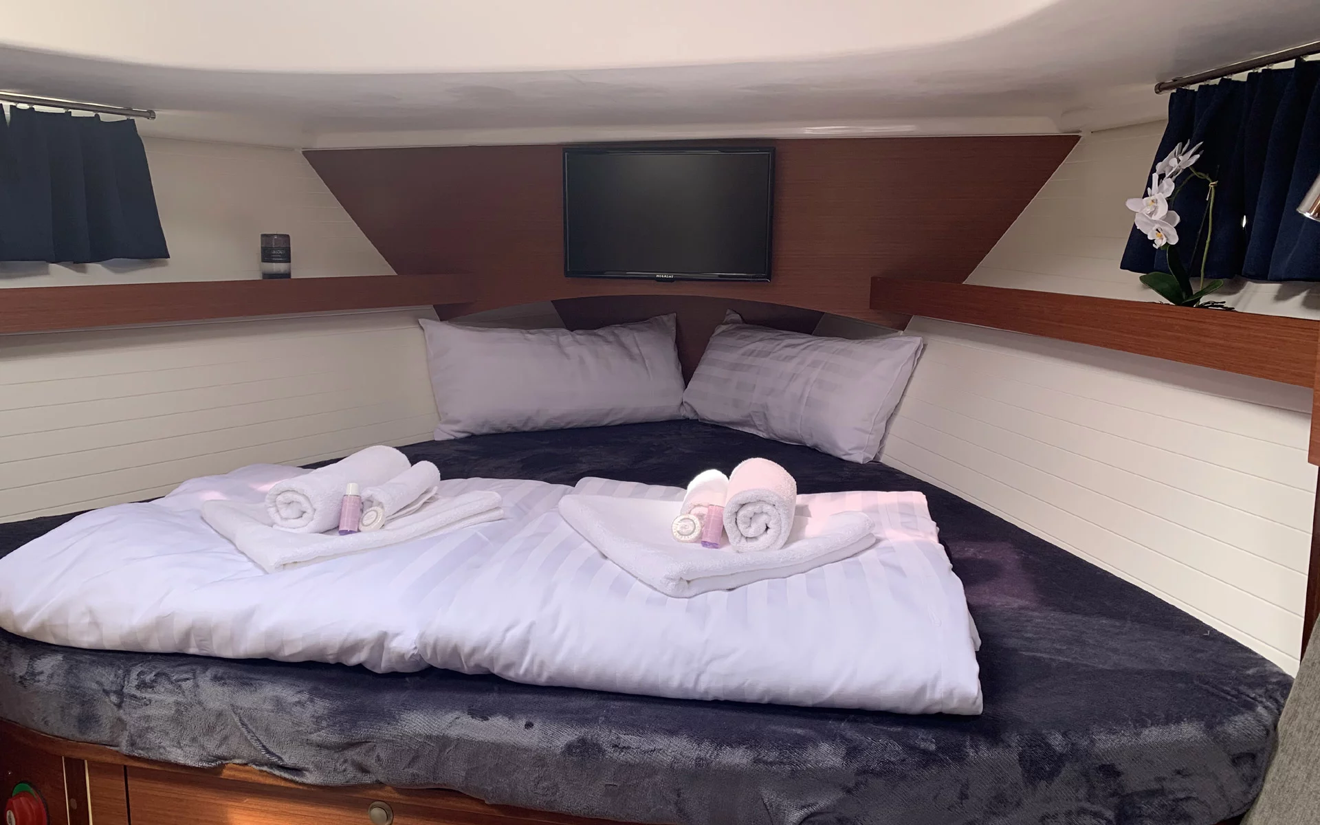 Delphia Escape 1350 (Vamia) main cabin_2 - 0