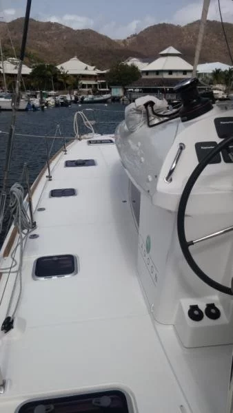 Lagoon 400 S2 (Trixi) Deck / windows / portside - 2