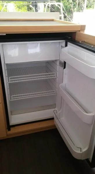 Lagoon 400 S2 (Trixi) Fridge - 3