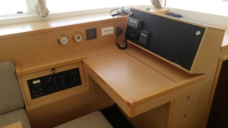Lagoon 400 S2 (Trixi) Navigation - 20