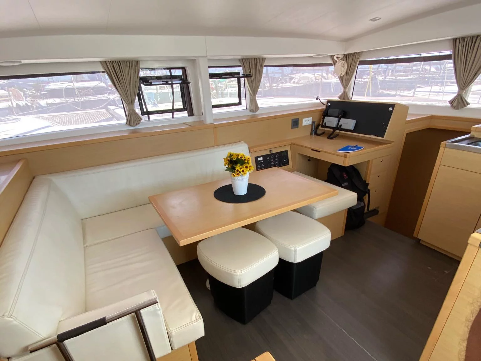 Lagoon 400 S2 (CHRISTINA) Interior image - 3