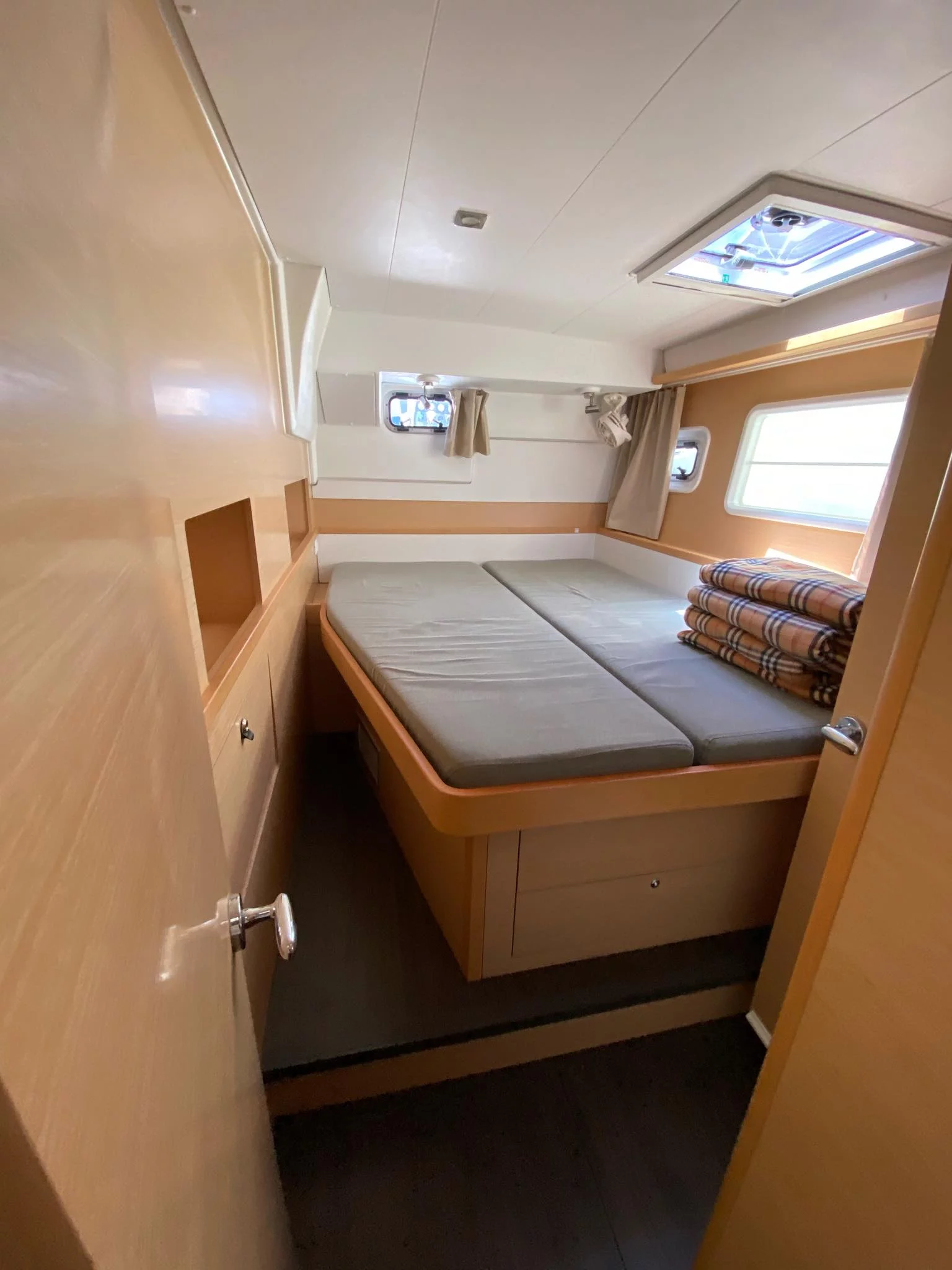 Lagoon 400 S2 (CHRISTINA)  - 2