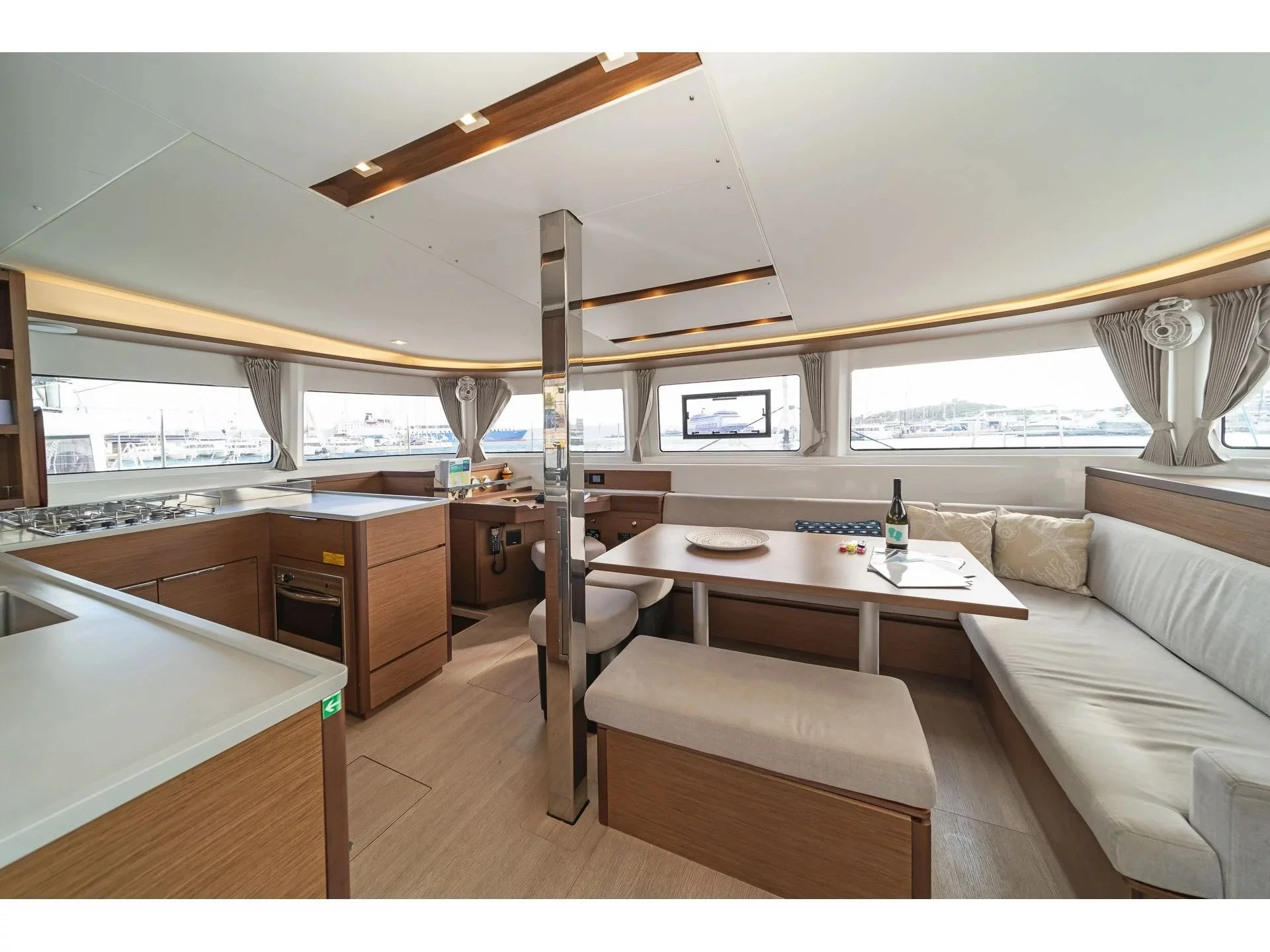 Lagoon 46 (Lizz) Interior image - 7
