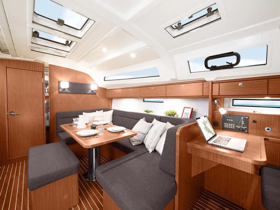 Bavaria Cruiser 41 (SHH-BAV41) Interior image - 9