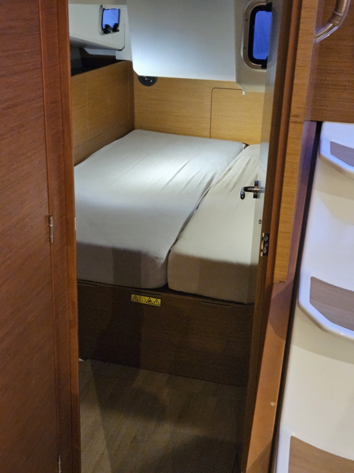 Photo #16 - Sun Odyssey 440 (Virginia (, Gen. 10kVA, Watermaker 160L/h, Electric Winch)) en Volos - 9704