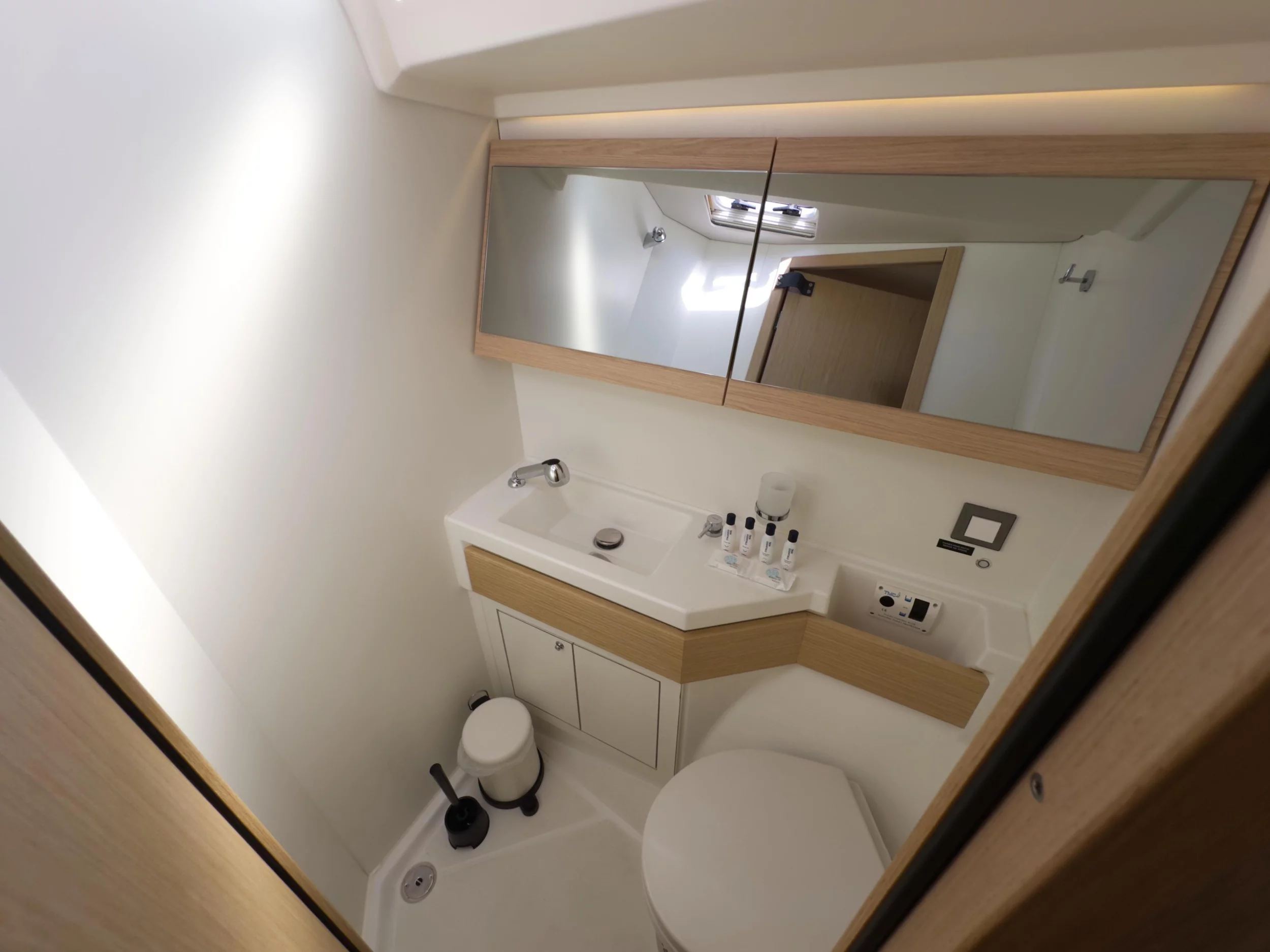 Oceanis 46.1 (Sail Away (Refit 2025 - - Electric Heads))  - 15