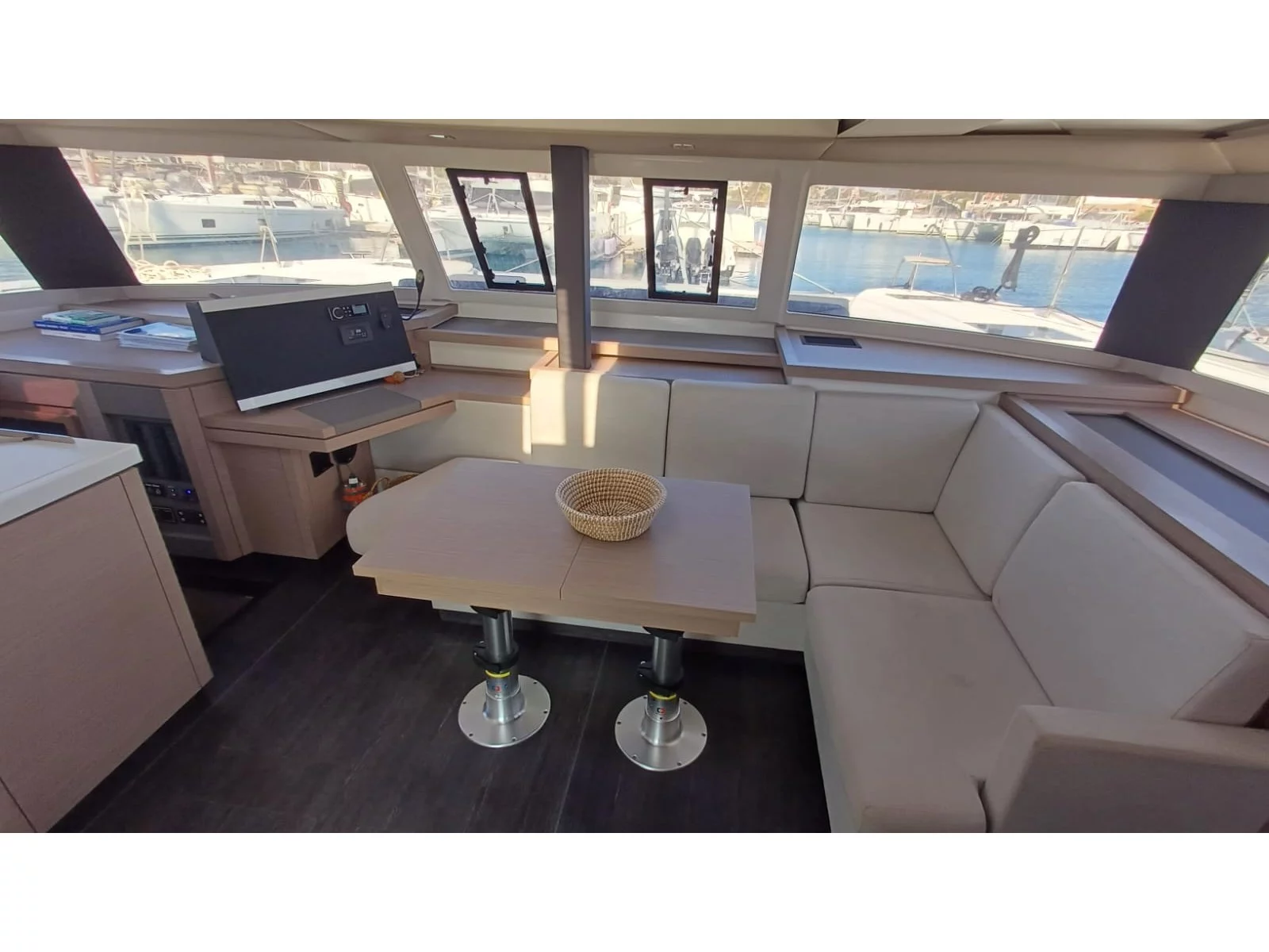 Fountaine Pajot Astrea 42 (Cicada) Interior image - 8