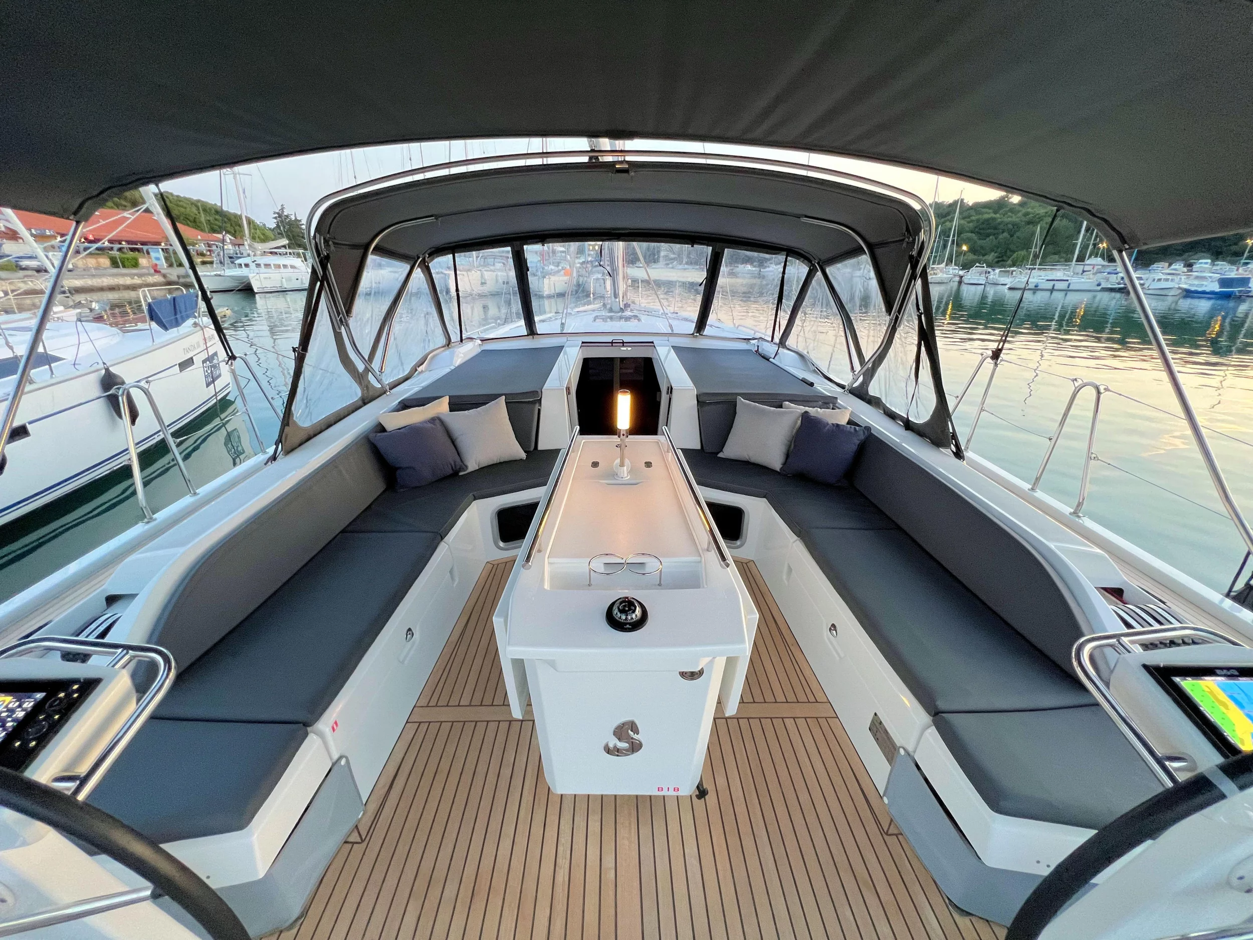 Oceanis 51.1 (Panda II)  - 14