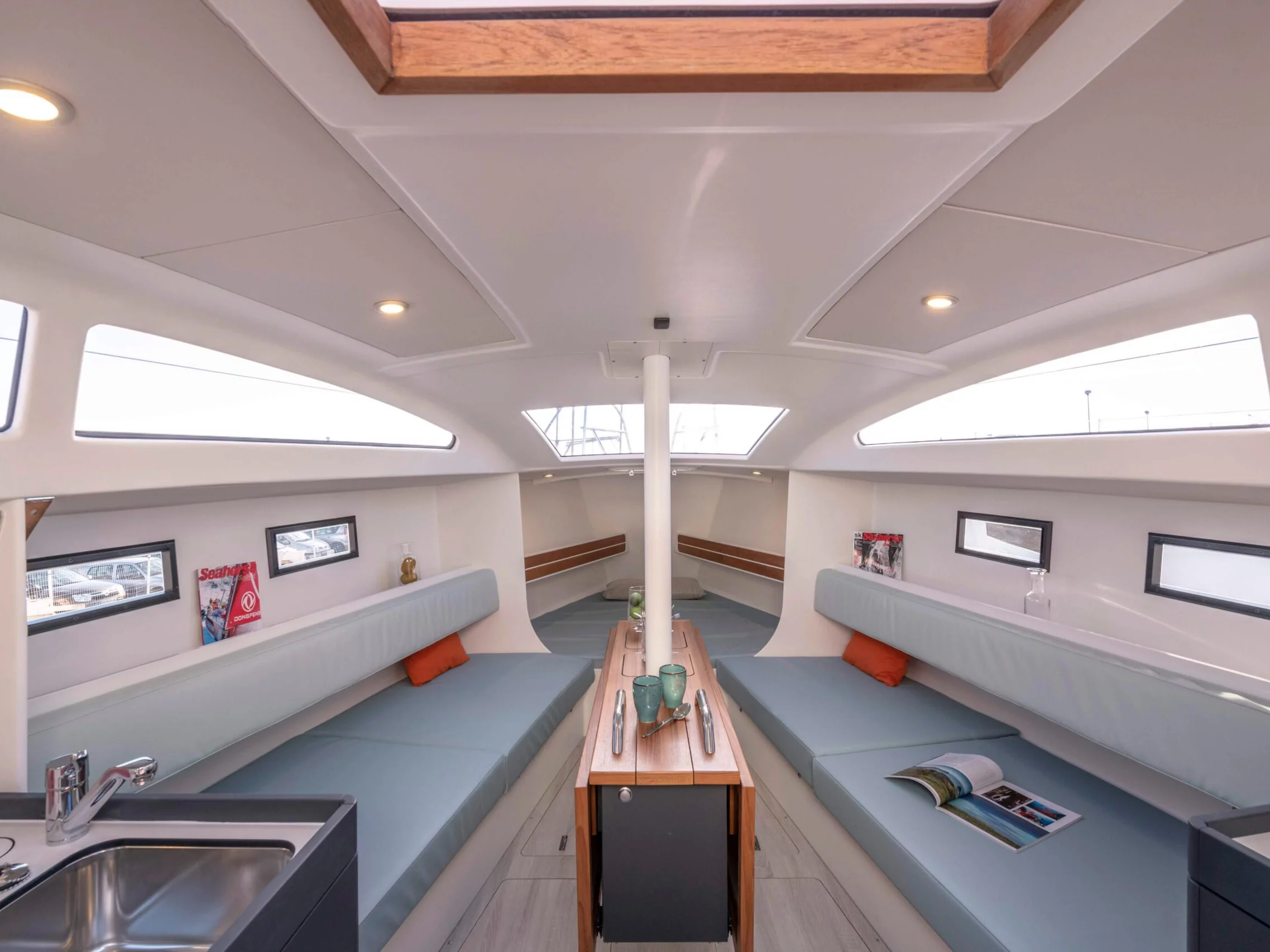 RM 890 (Shore Line) Interior image - 8