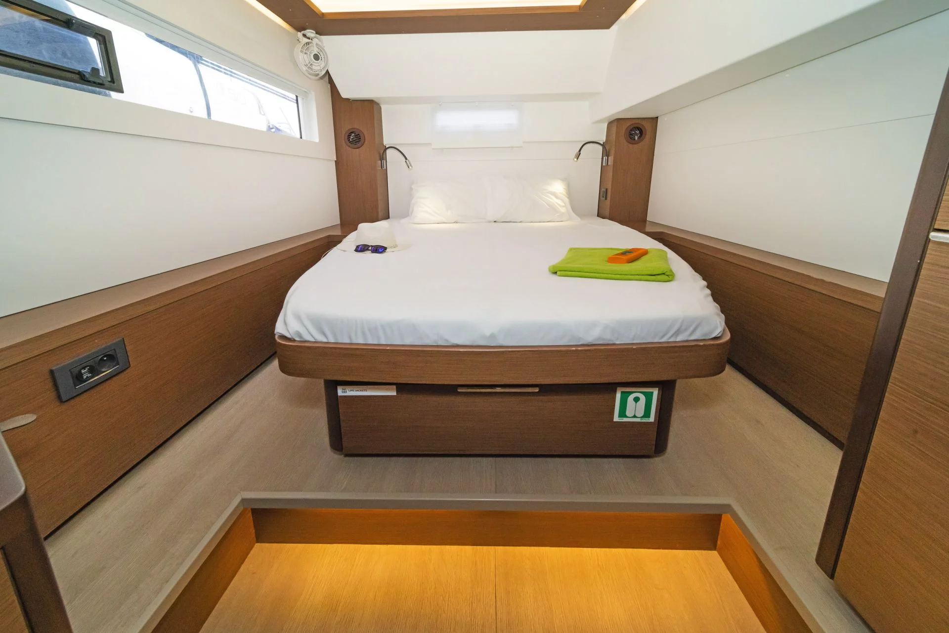 Lagoon 46 & GEN & WM (Nefeli)  - 3