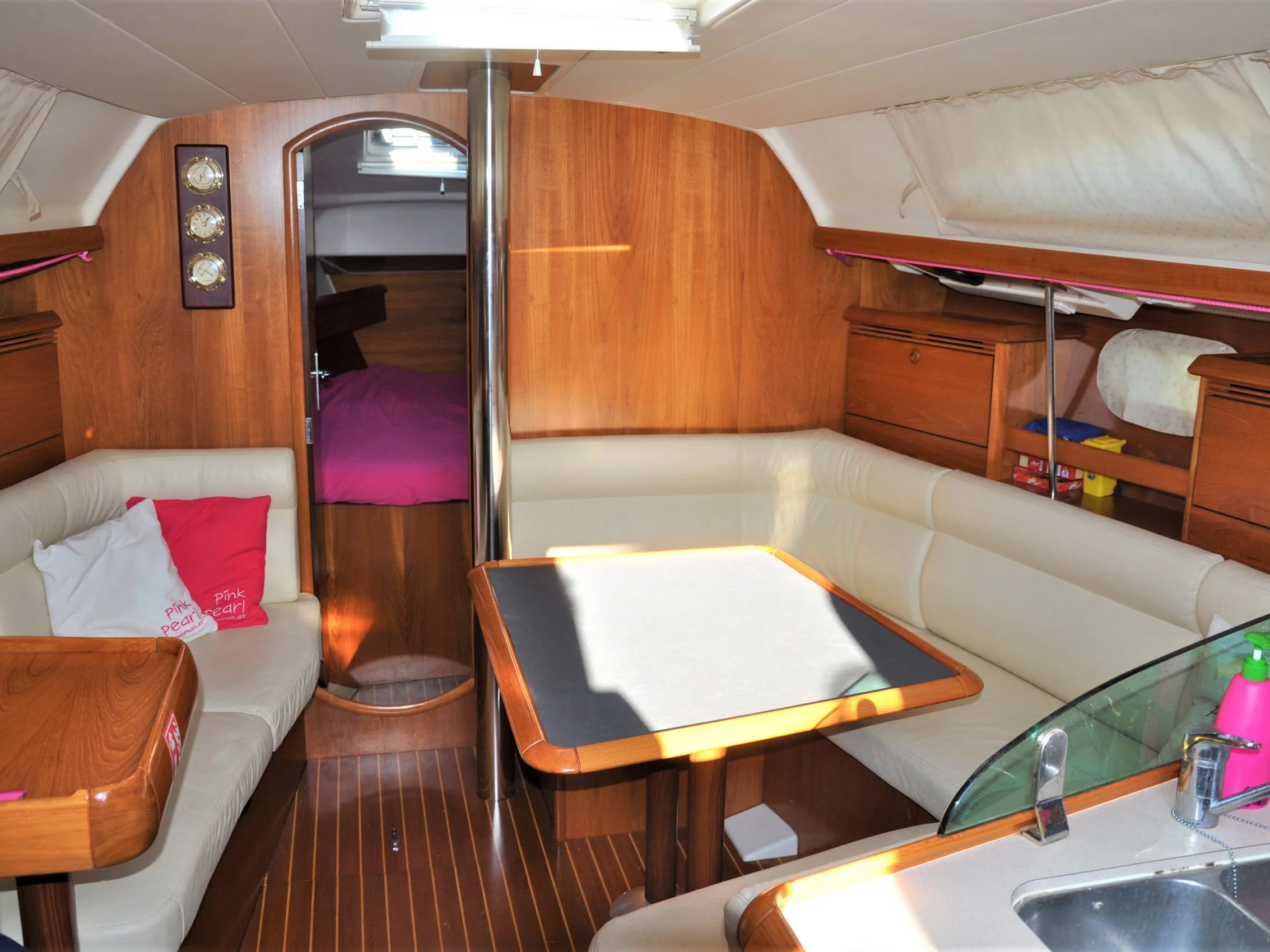 Sun Odyssey 37 (Pink Pearl) Interior image - 4