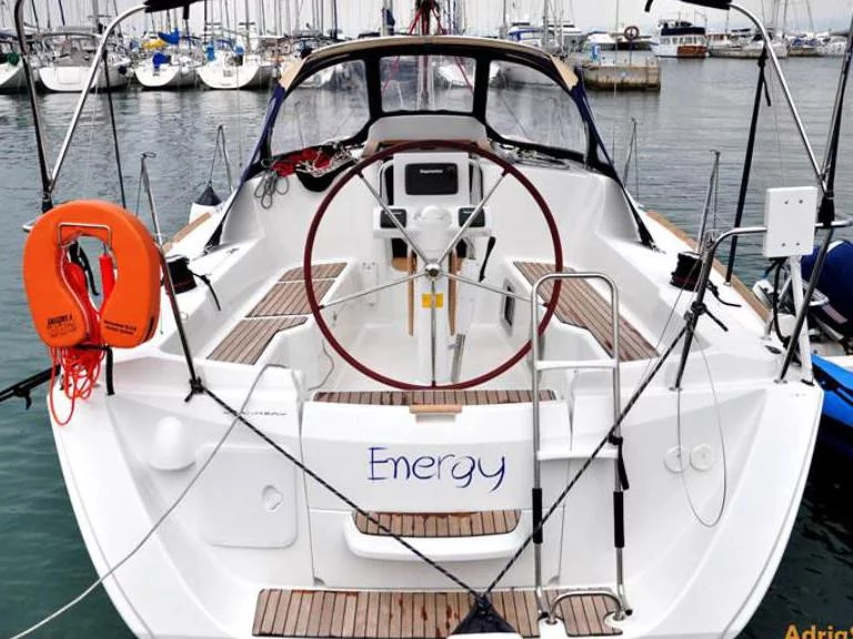 Sun Odyssey 33i (Energy) Main image - 0