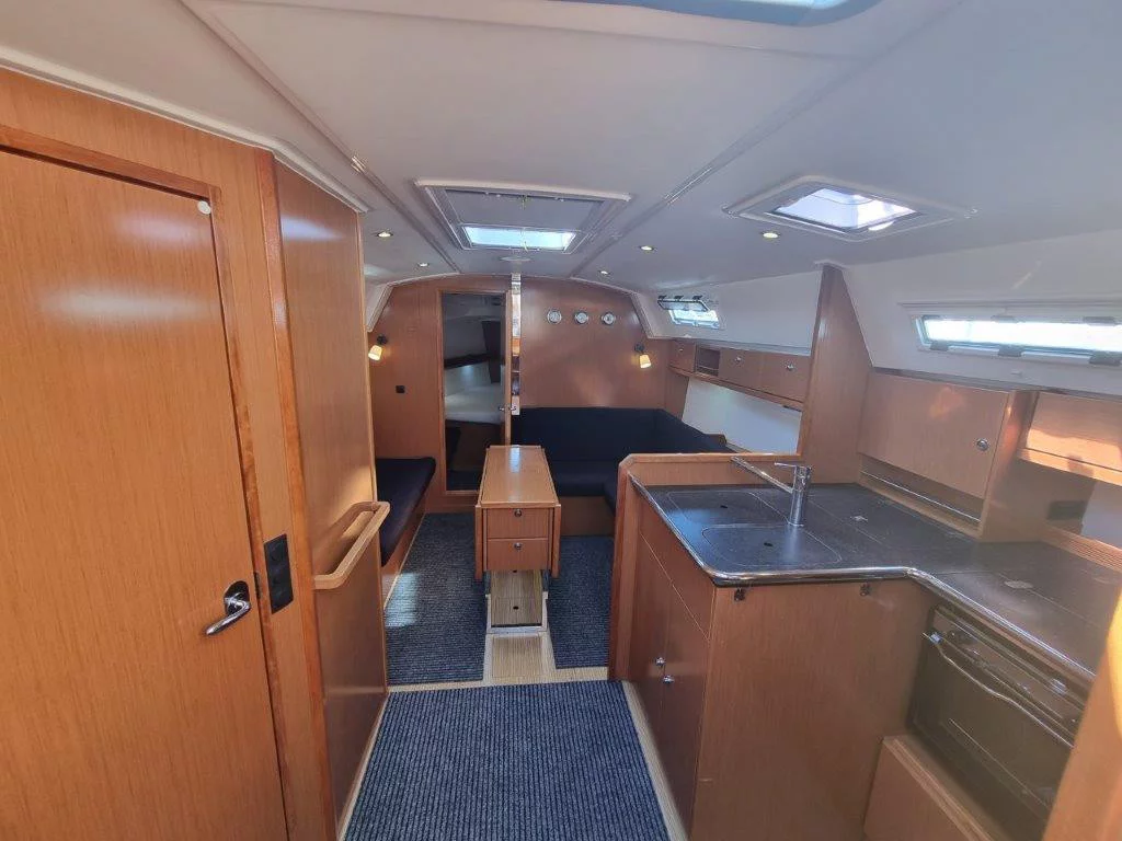 Bavaria 36 Cruiser (Eleven) Interior image - 6