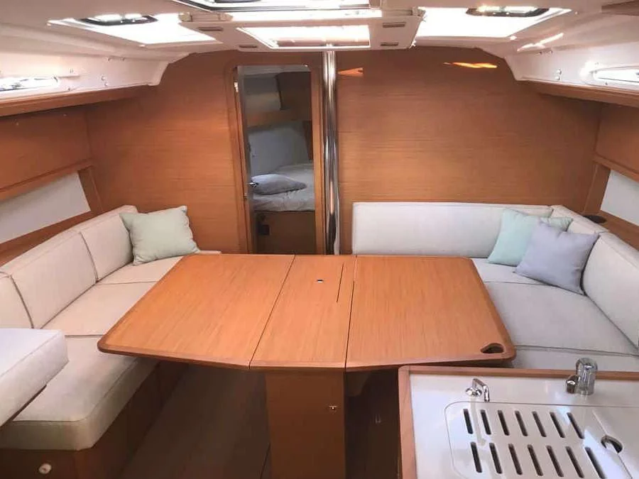 Dufour 390 (Mitoalla) Interior image - 7
