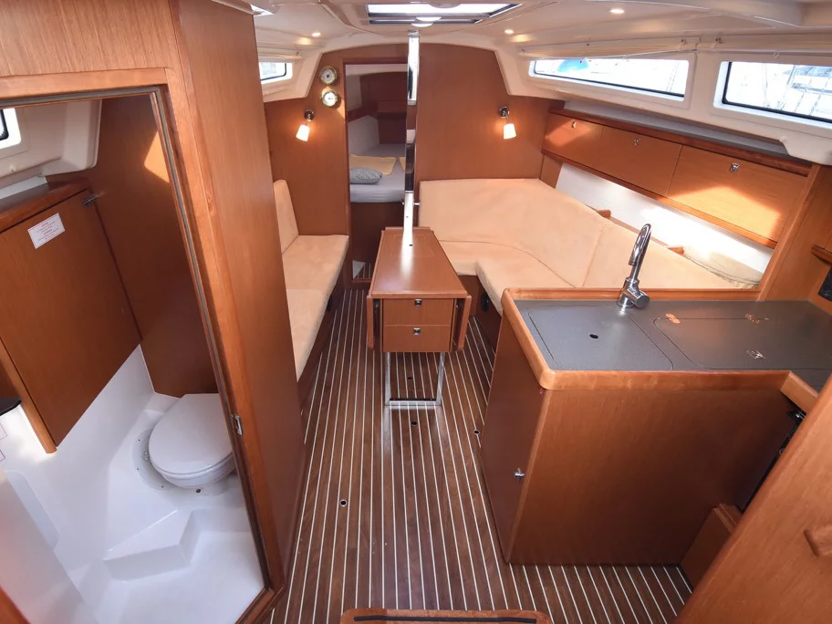 Bavaria Cruiser 34 (TALASSA) Interior image - 3