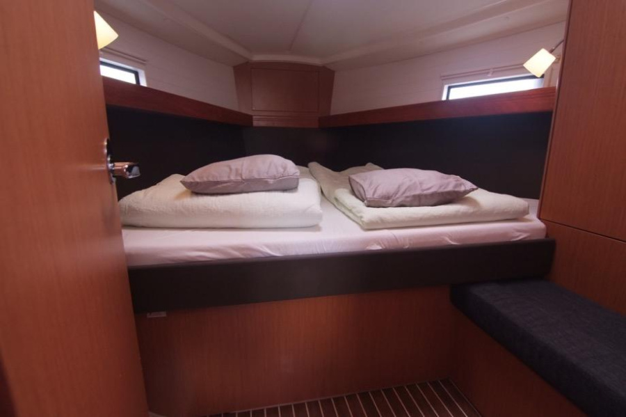Bavaria Cruiser 37 — photo 9