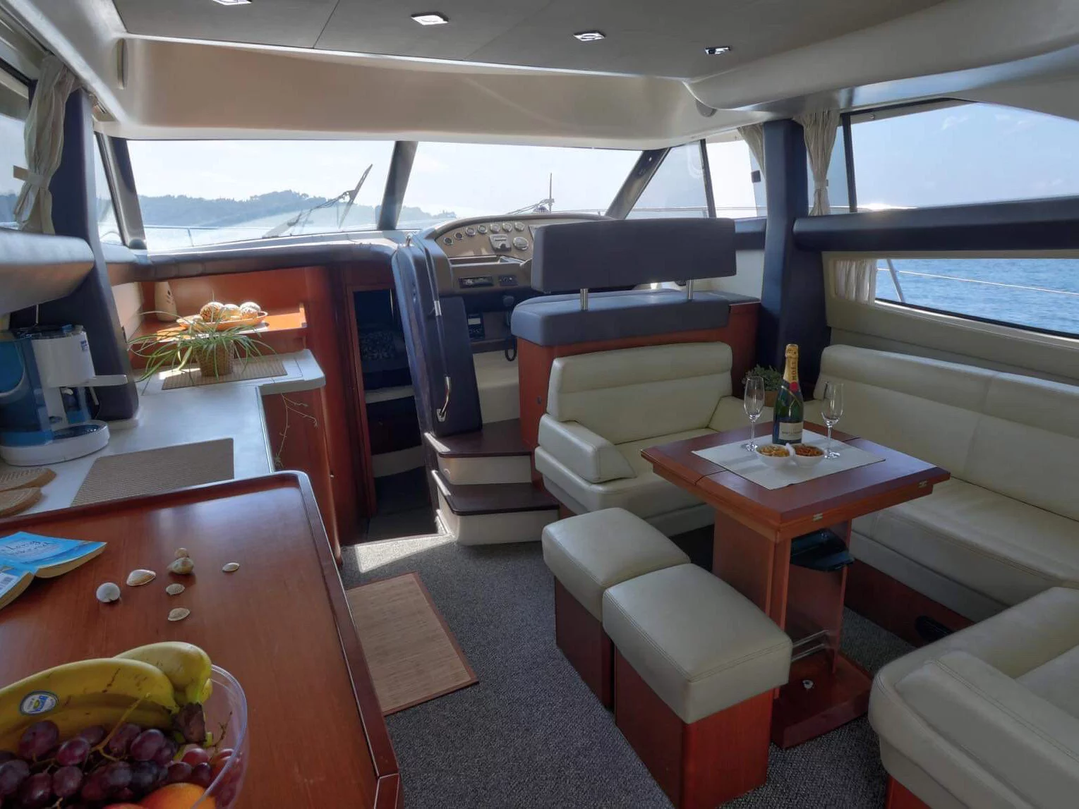 Prestige 440 Fly (Amica) Interior image - 14