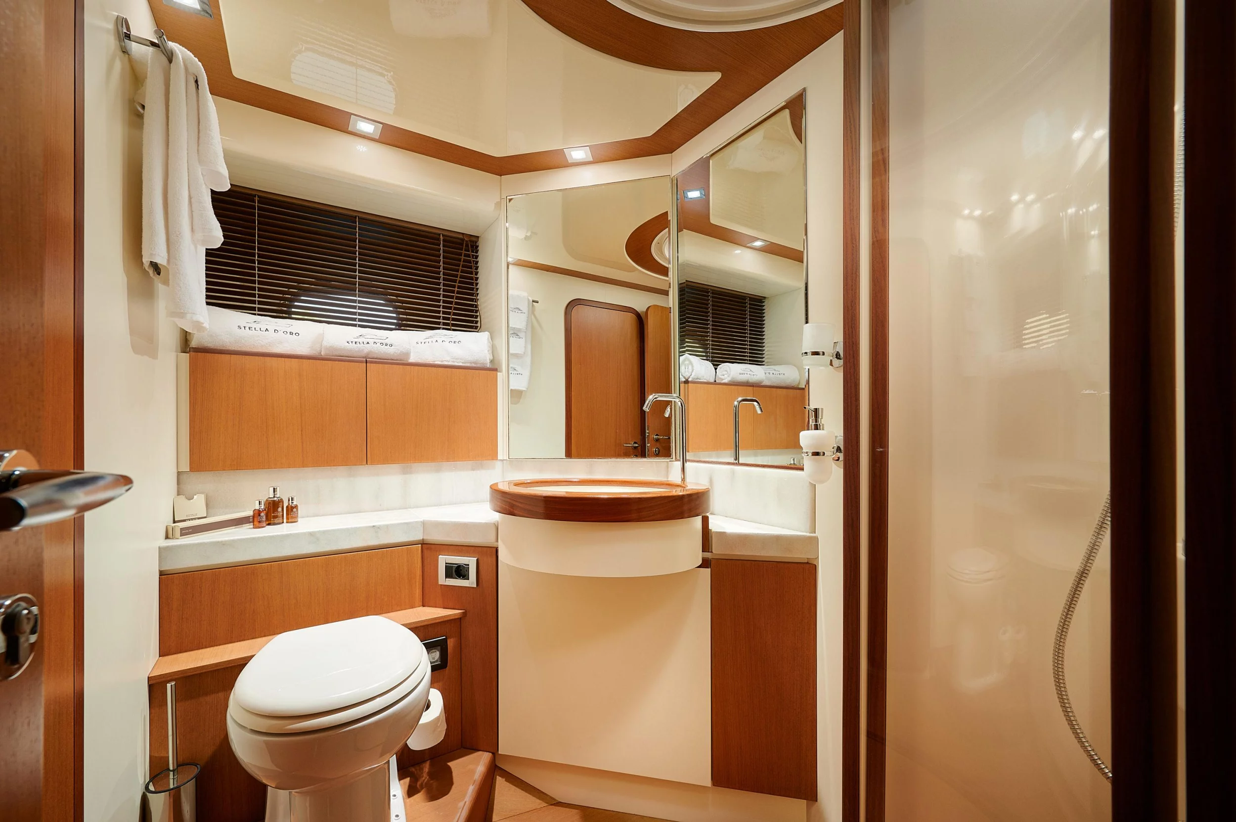 Ferretti 731 (Stella d'Oro)  - 29