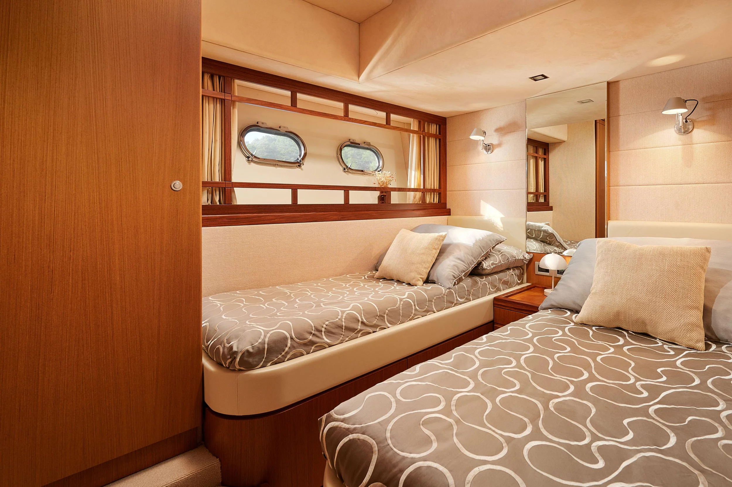 Ferretti 731 (Stella d'Oro)  - 46