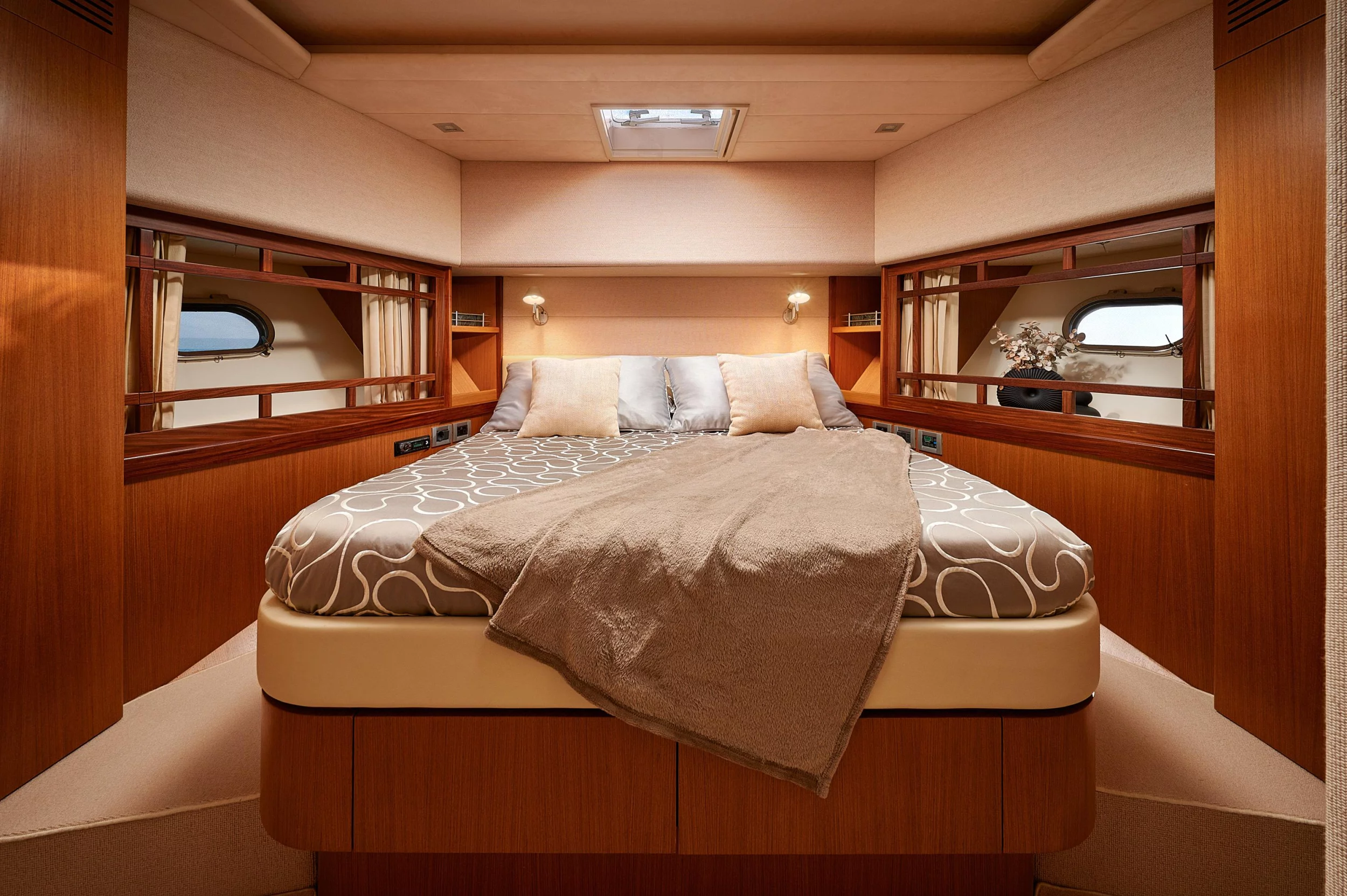 Ferretti 731 (Stella d'Oro)  - 25