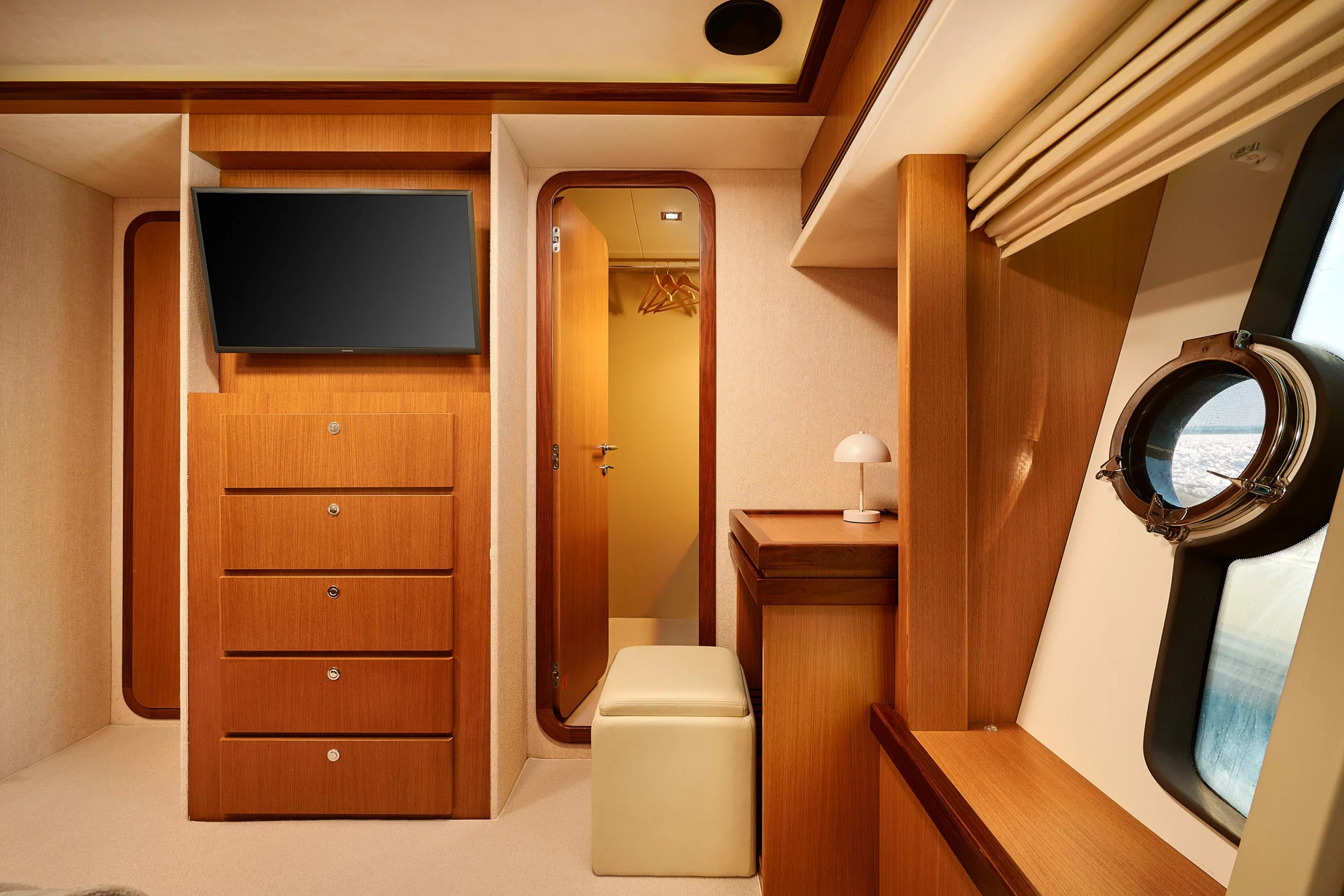 Ferretti 731 (Stella d'Oro)  - 24