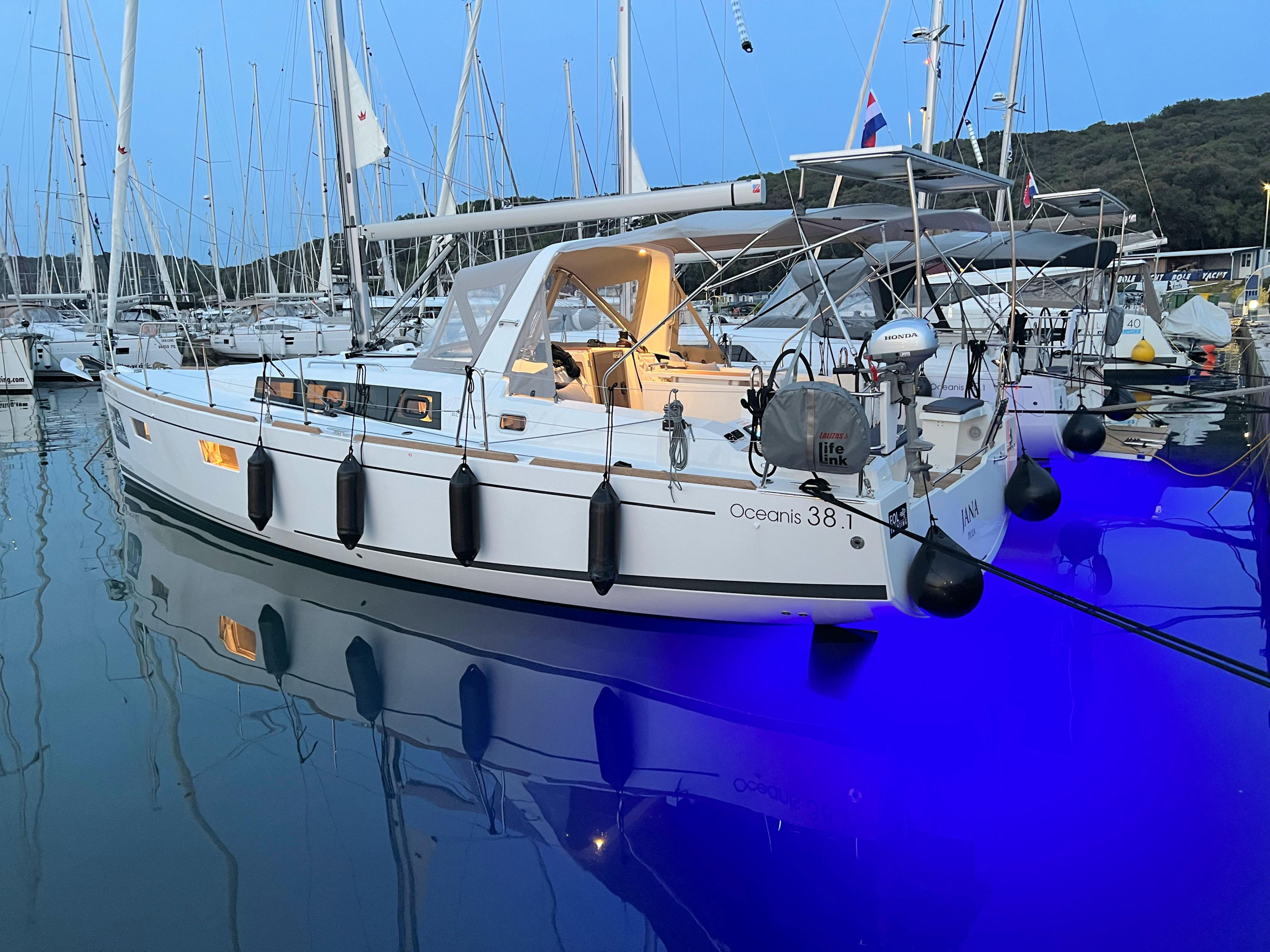 Photo #5 - Oceanis 38.1 (Jana) in Pula - 17958