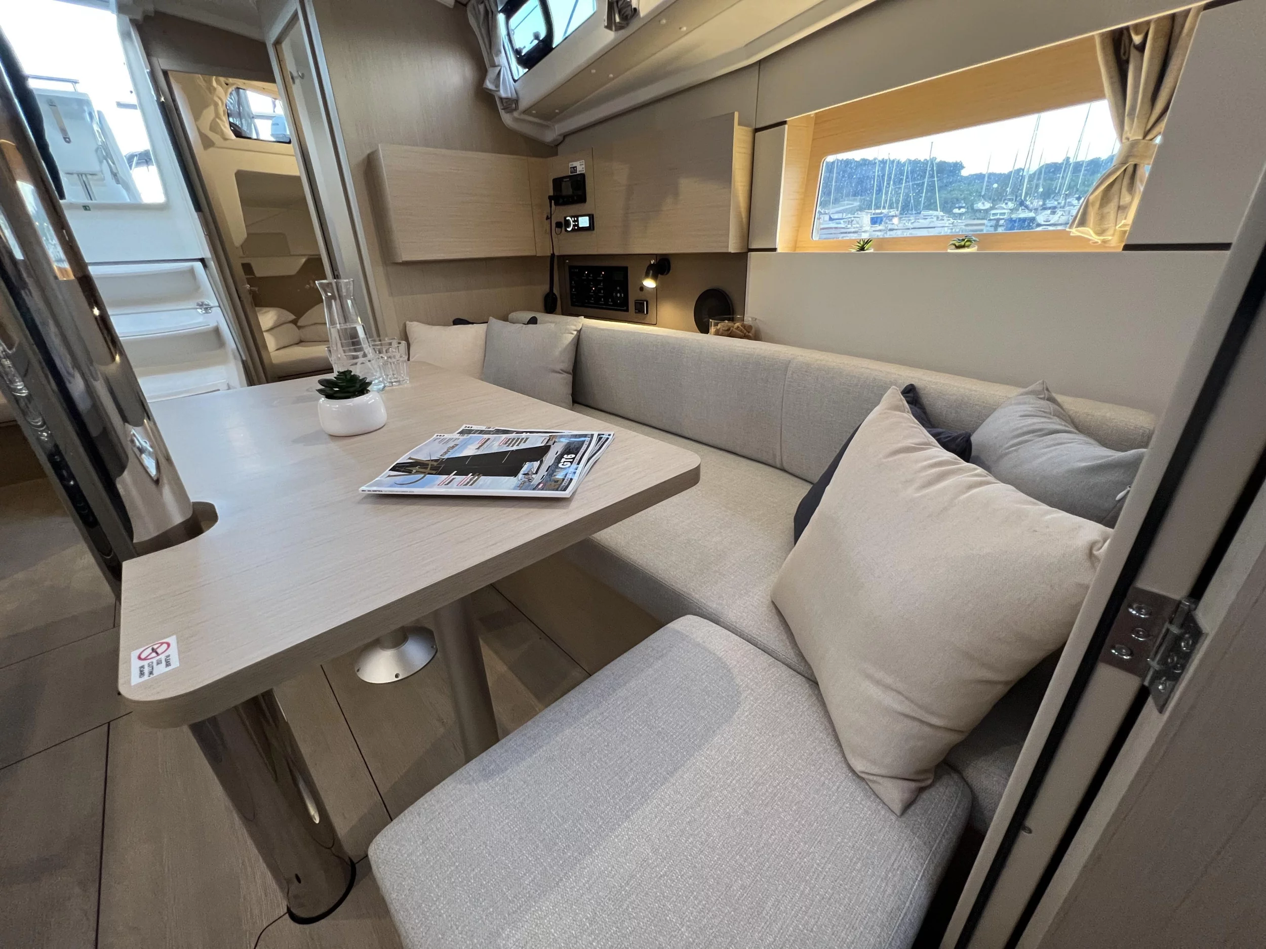 Oceanis 38.1 (Jana)  - 10