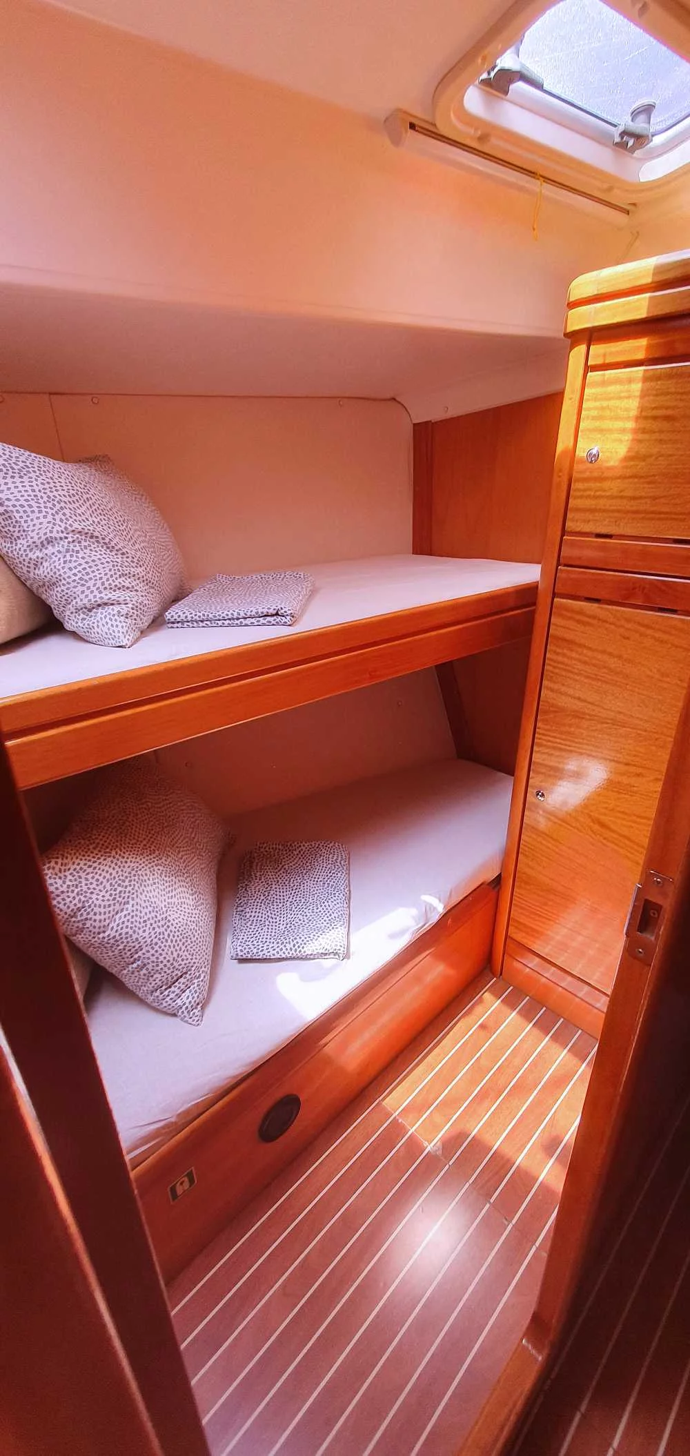 Bavaria 50 Cruiser (Led Zeppelin)  - 15