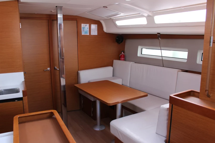 Sun Odyssey 440 ()  - 7