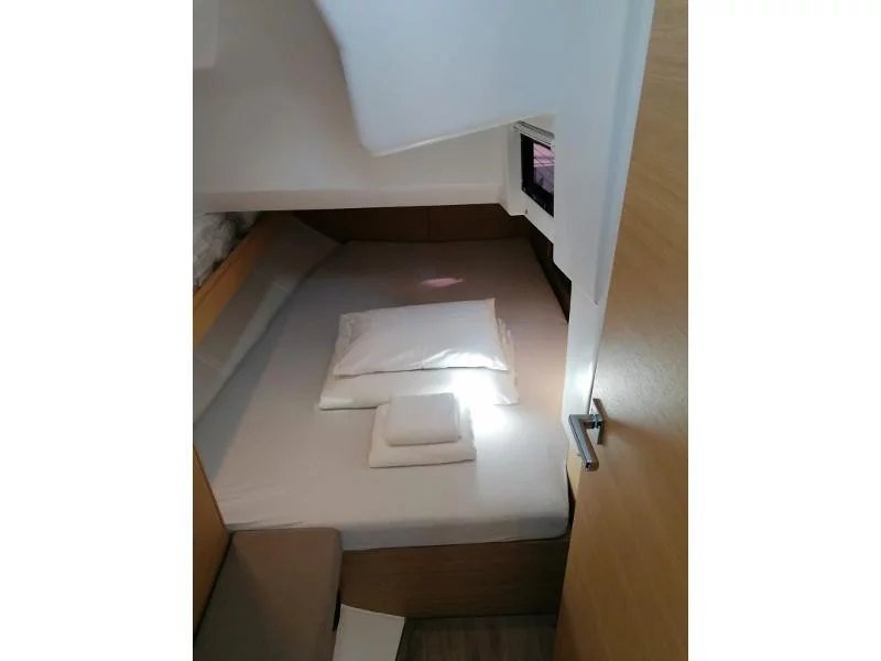 Elan E5 (LINA 2020 (new sails 2024., air condition))  - 21