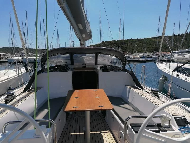 Elan E5 (LINA 2020 (new sails 2024., air condition))  - 20