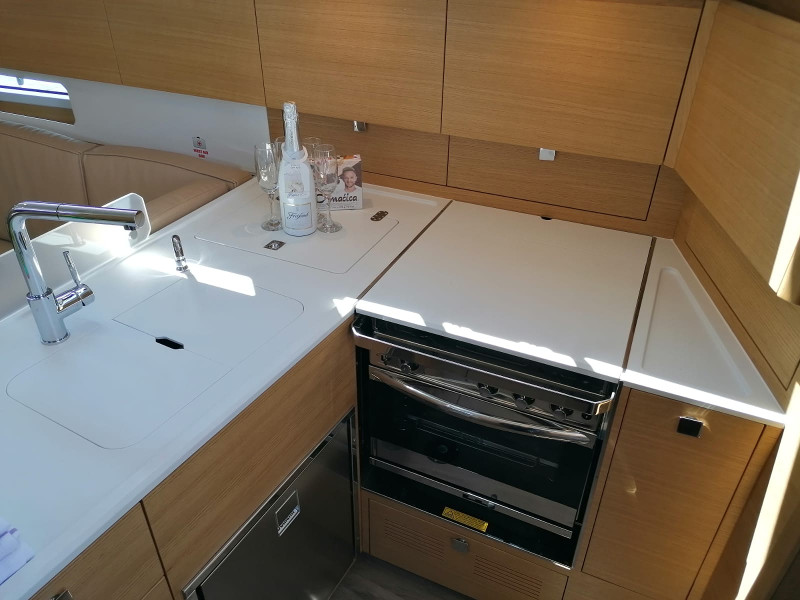 Photo #2 - Elan E5 (LINA 2020 (new sails 2024., air condition)) en Primosten - 19716