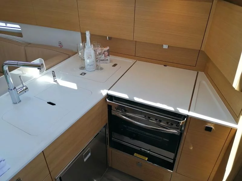 Elan E5 (LINA 2020 (new sails 2024., air condition))  - 1