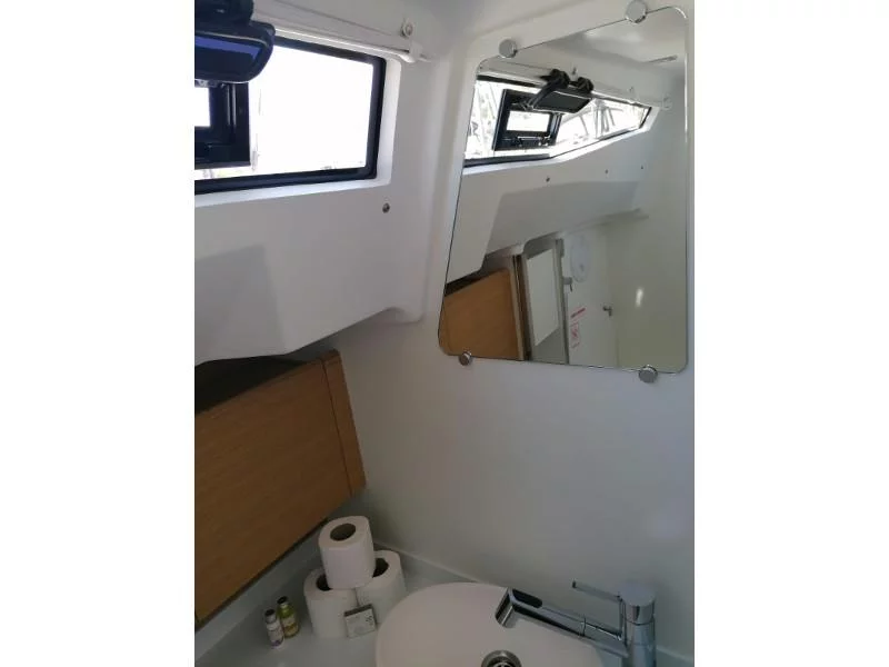 Elan E5 (LINA 2020 (new sails 2024., air condition))  - 17