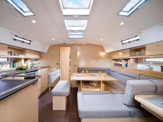 Bavaria Cruiser 45 (Shoogle) Interior image - 11