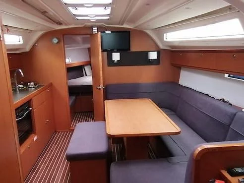 Bavaria Cruiser 41 (Angelina) Interior image - 6