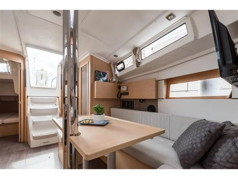 Oceanis 38.1 (CVITA) Interior image - 3