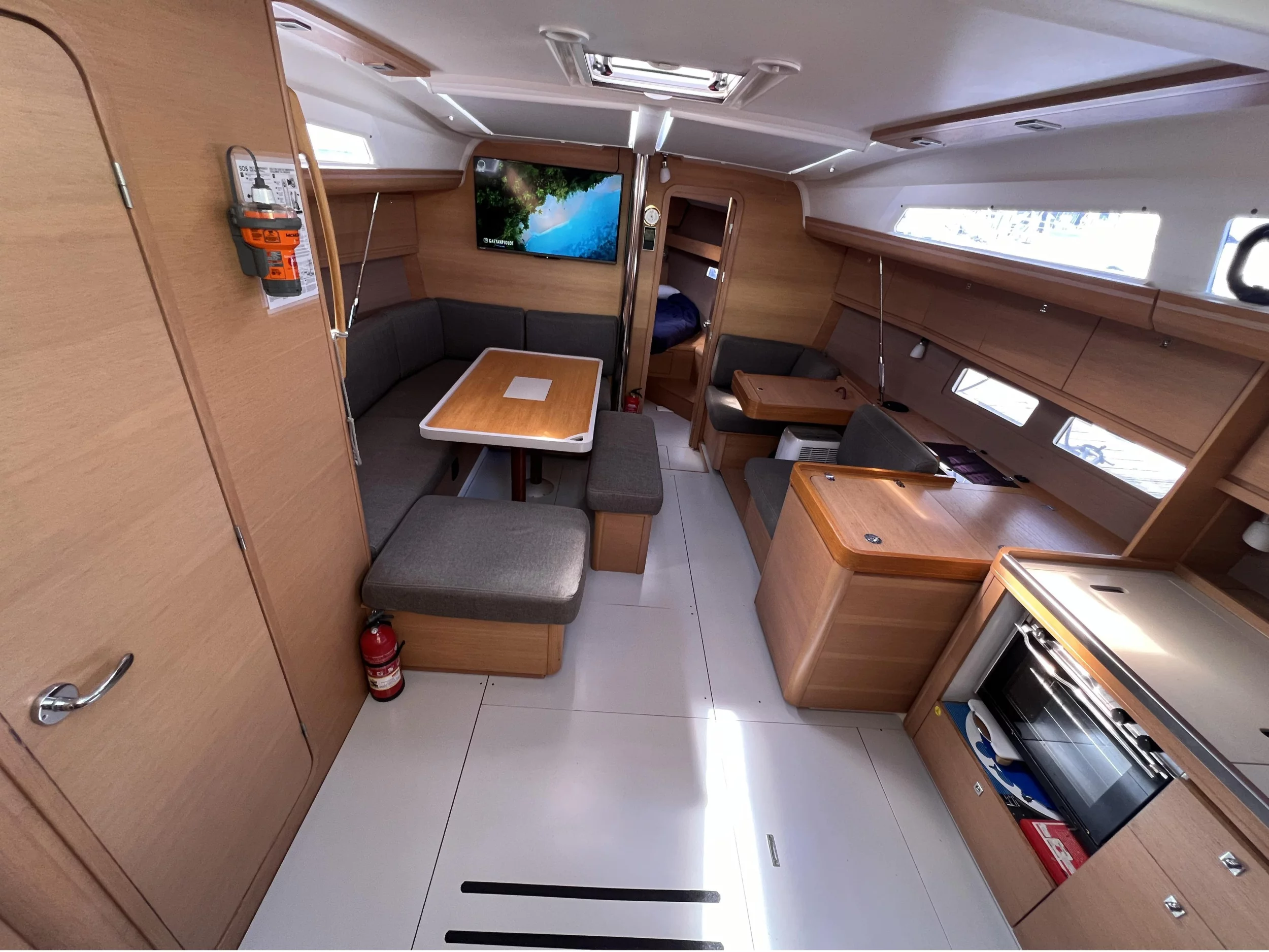 Dufour 410 Grand Large (Keylam) Interior image - 6