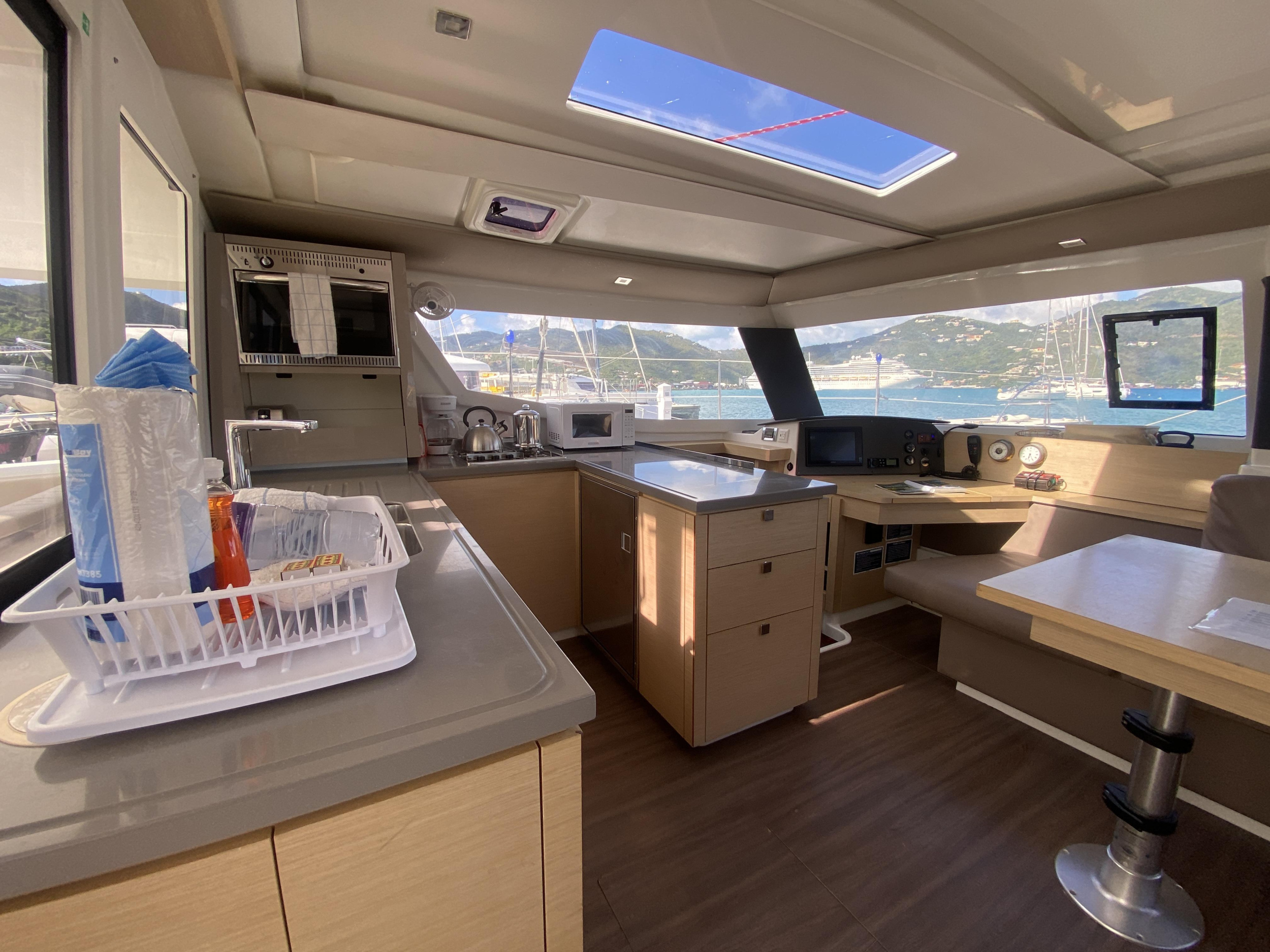 Photo #30 - Fountaine Pajot Helia 44 Evolution (Peacemaker) en Road Town - 25130