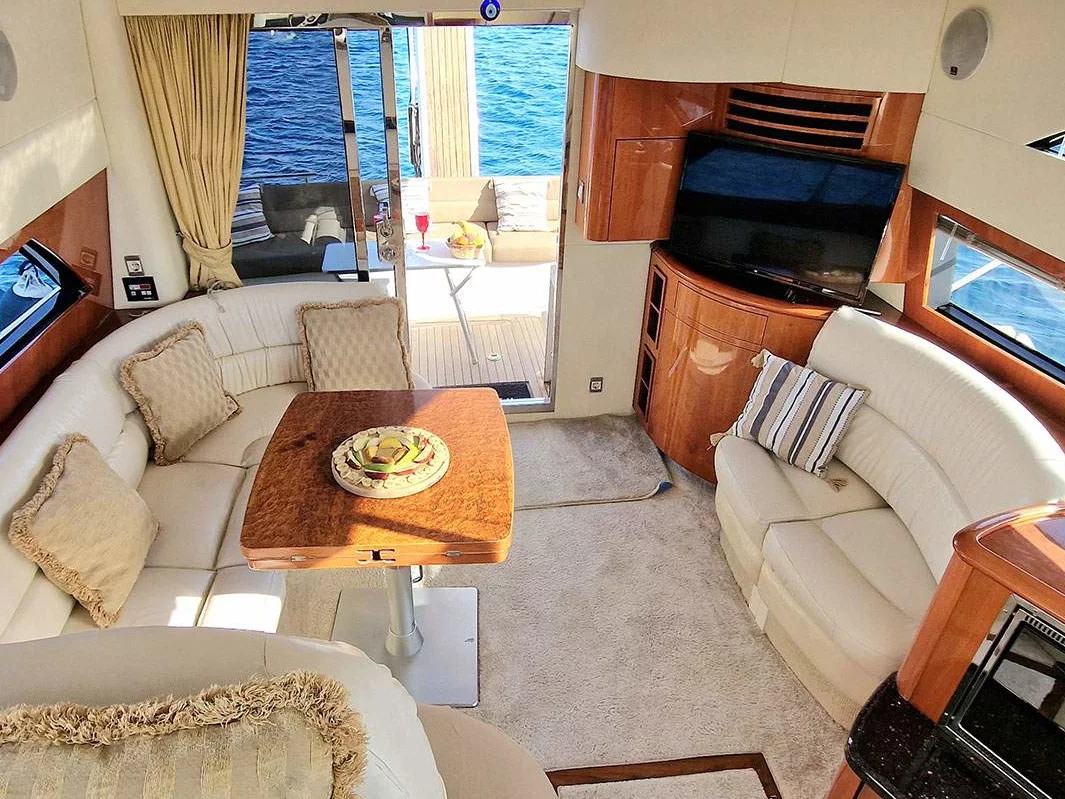 Fairline Phantom 43ft (Fairline) Interior image - 9