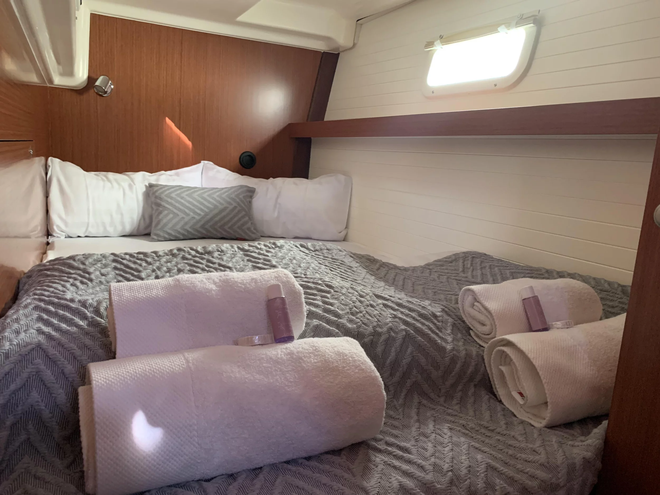 Delphia Escape 1350 (Vamia) stern cabin_L - 27