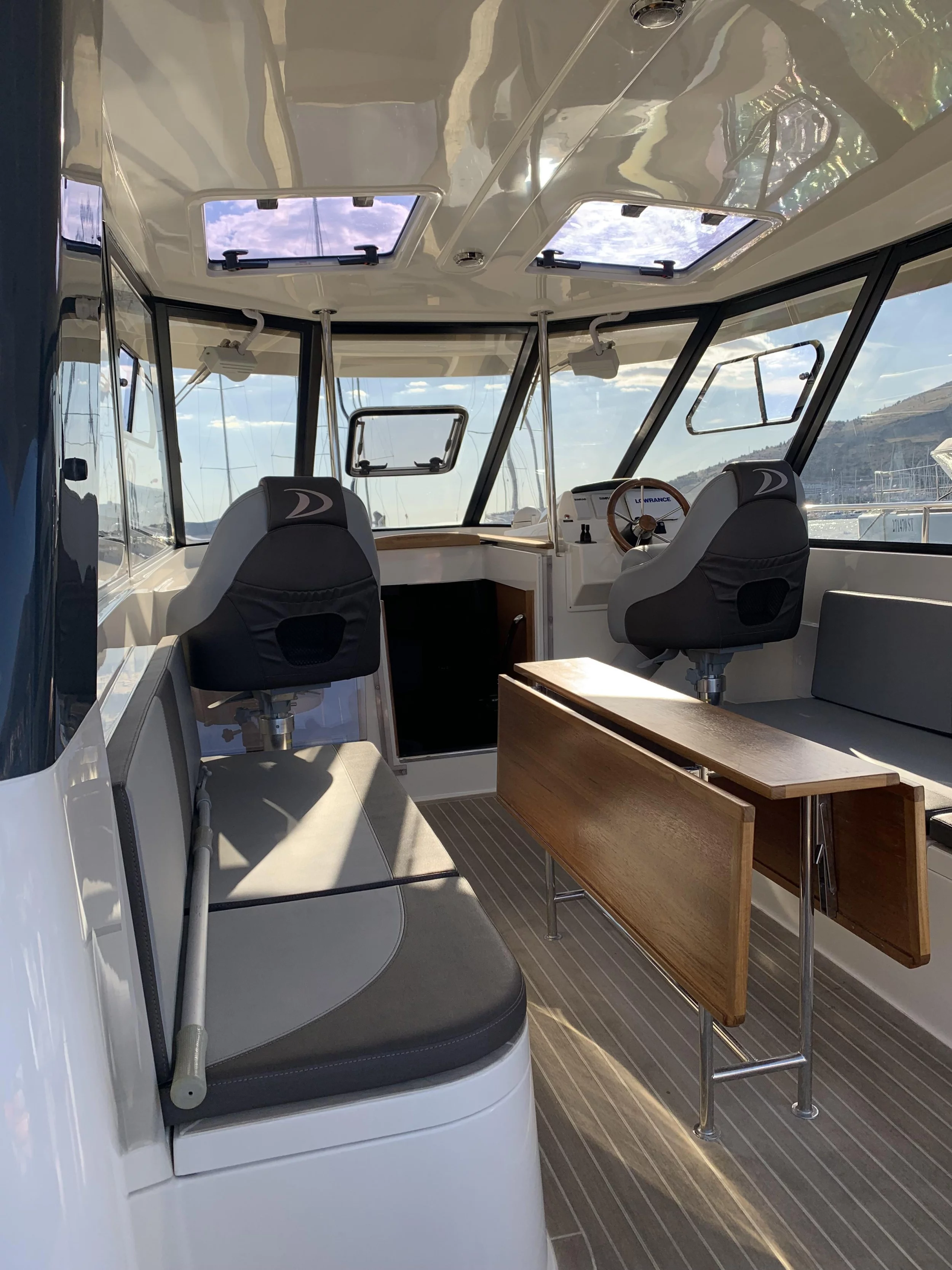 Delphia Escape 1350 (Vamia) cockpit - 25