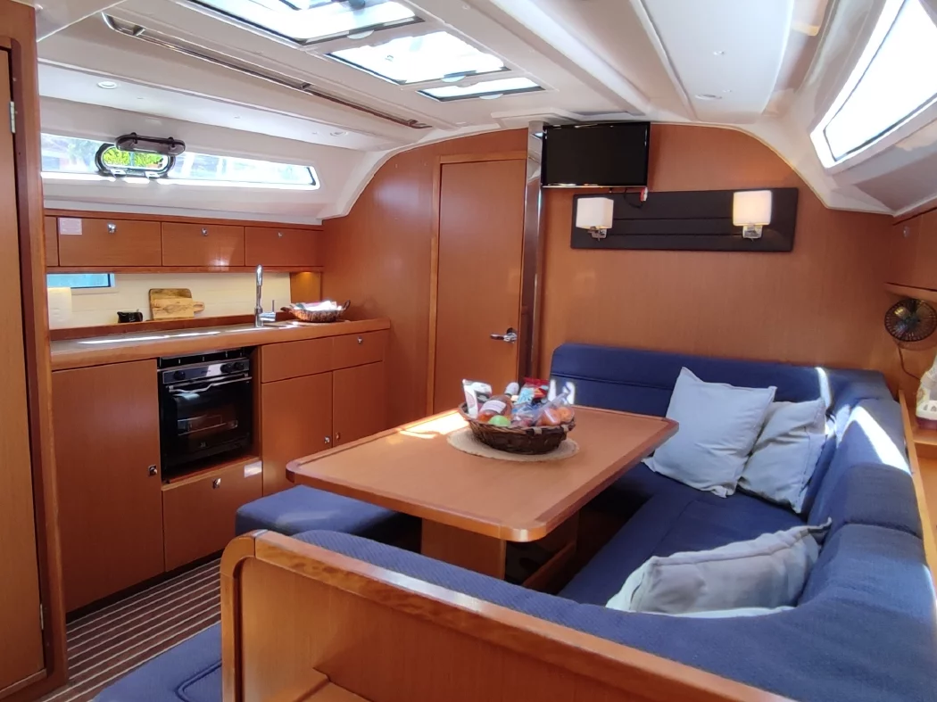 Bavaria 41 Cruiser (SAKE) Interior image - 4
