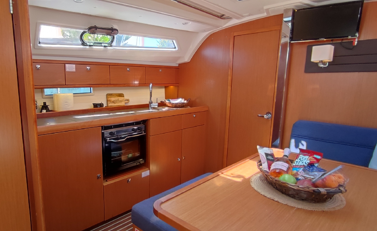 Photo #4 - Bavaria 41 Cruiser (SAKE) in Volos - 16155