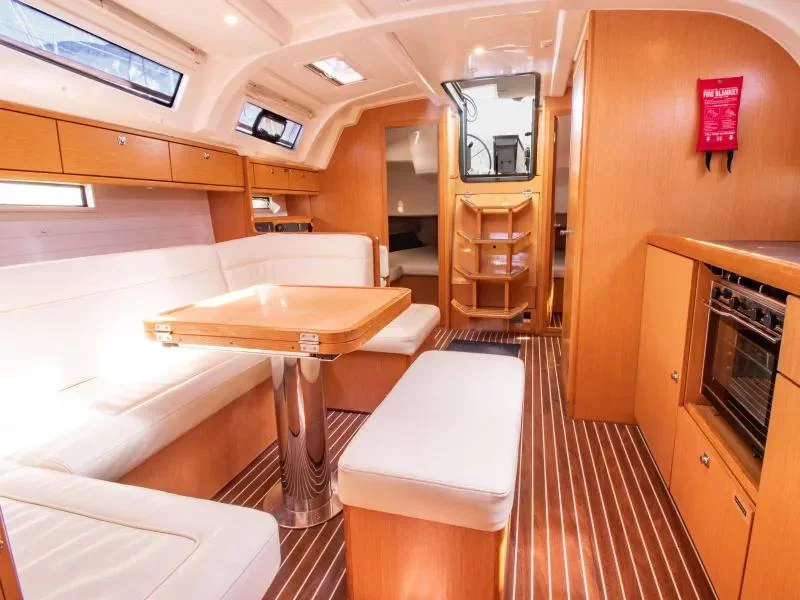 Bavaria 41 (Thunderbird 1) Interior image - 1