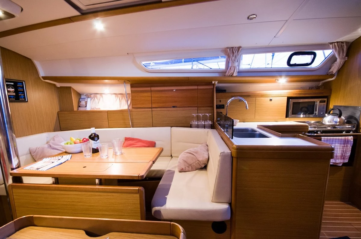 Sun Odyssey 39i (Juna)  - 12