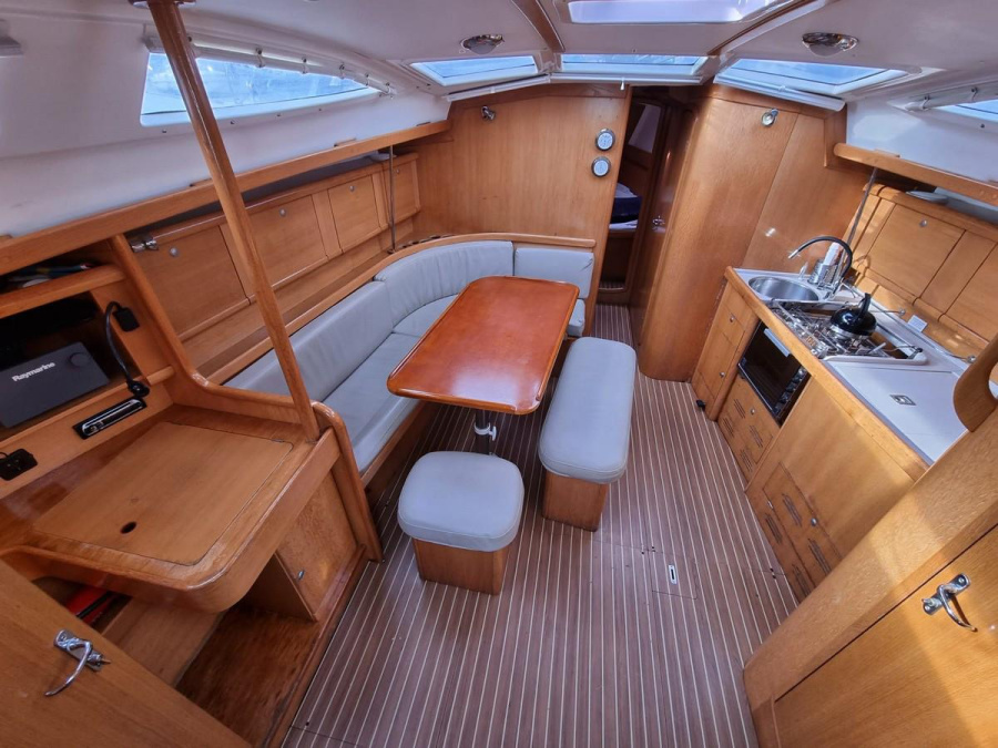 Interior image - 2